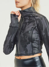 Load image into Gallery viewer, Camo Foil Cropped Jacket
