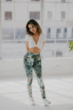 Load image into Gallery viewer, Tie Dye Scrunch Butt Leggings
