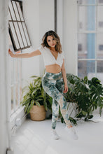 Load image into Gallery viewer, Tie Dye Scrunch Butt Leggings
